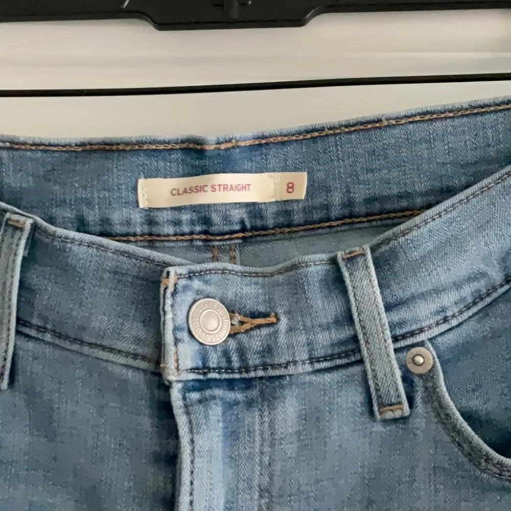 EUC Levi’s Straight Leg Jeans - Picture 2 of 5